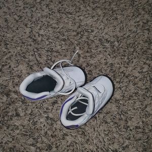 Jordan size 8c kids color white/purple/black
